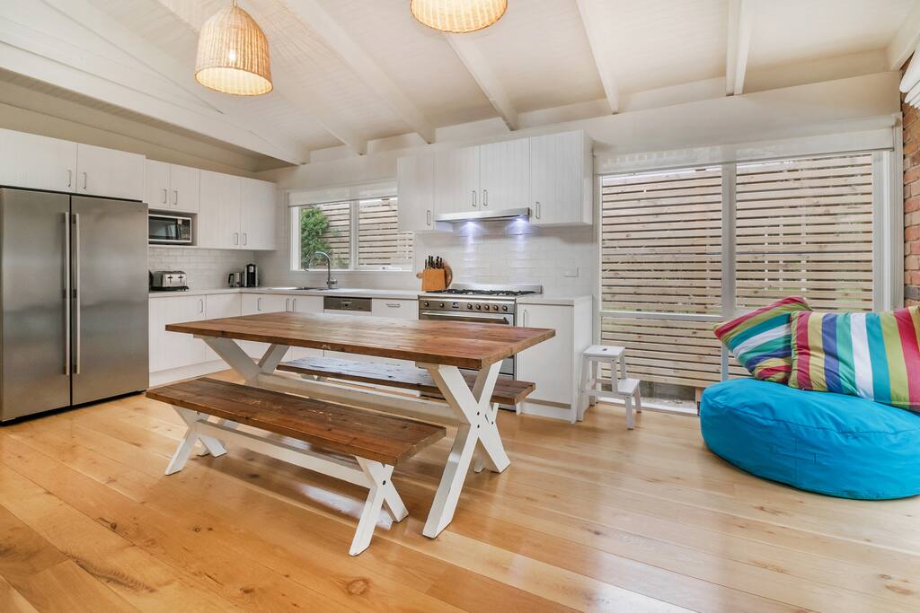 Dining table seats 10 (extra chairs available)