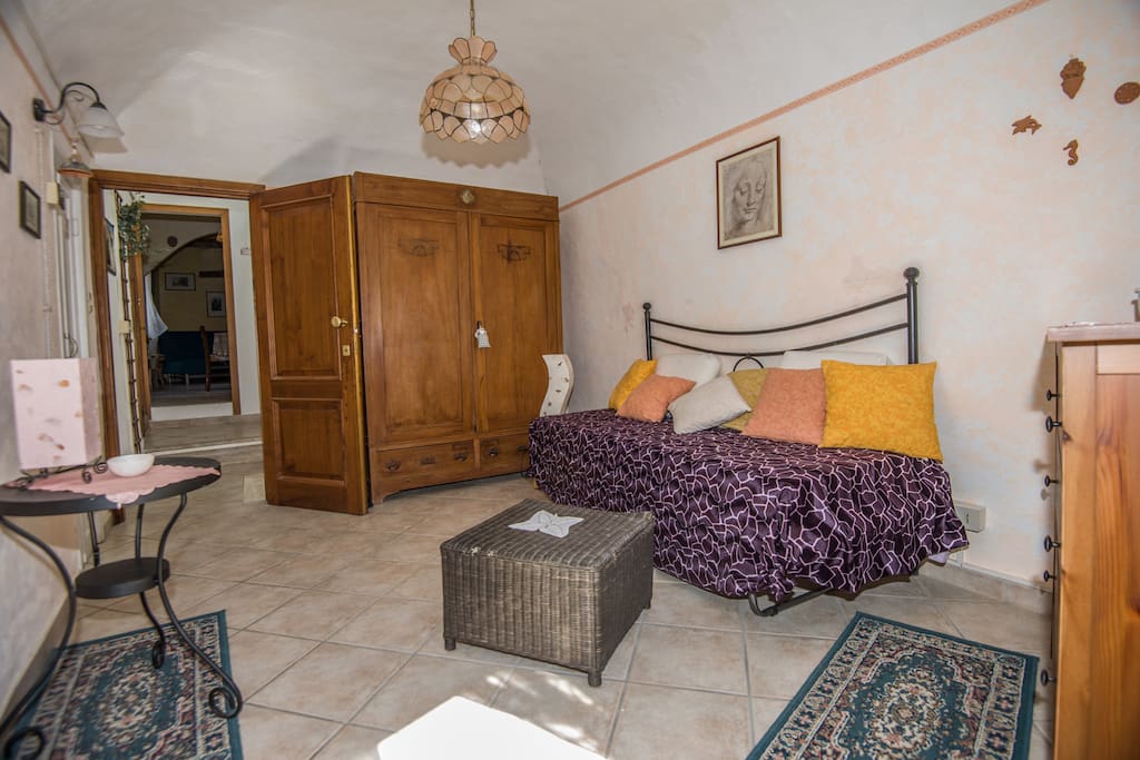 Cameretta con letto singolo