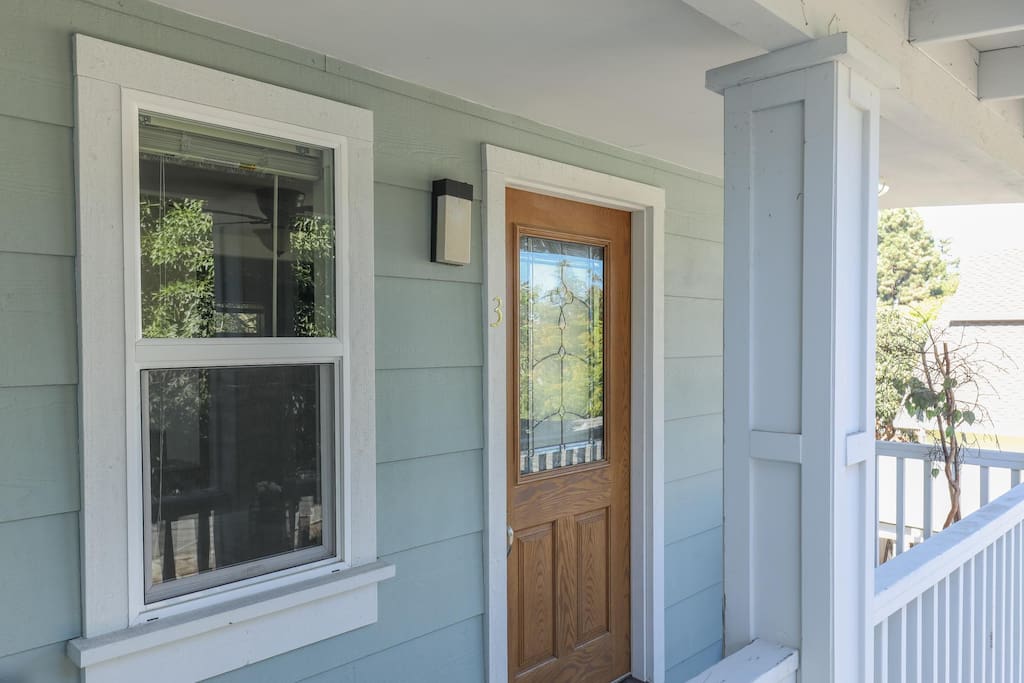 This is the entryway to the house. The entrance itself already gives you the relaxed feeling, away from the cramped and crowded atmosphere of city life.