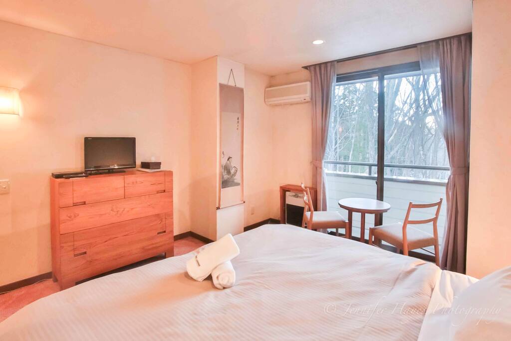 Beds can be set up as a king or 2 singles.