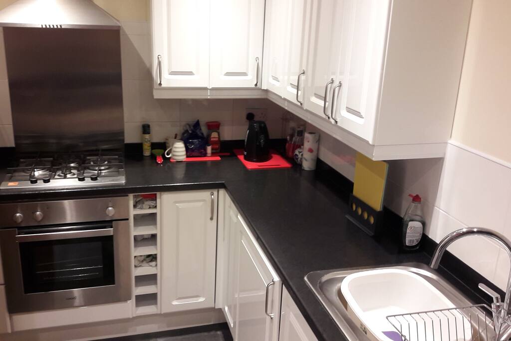 Fully fitted kitchen