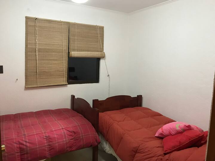 Спалня 3 с 2 легла и самостоятелна баня.
Спалня 3 с 2 легла и самостоятелна баня.
