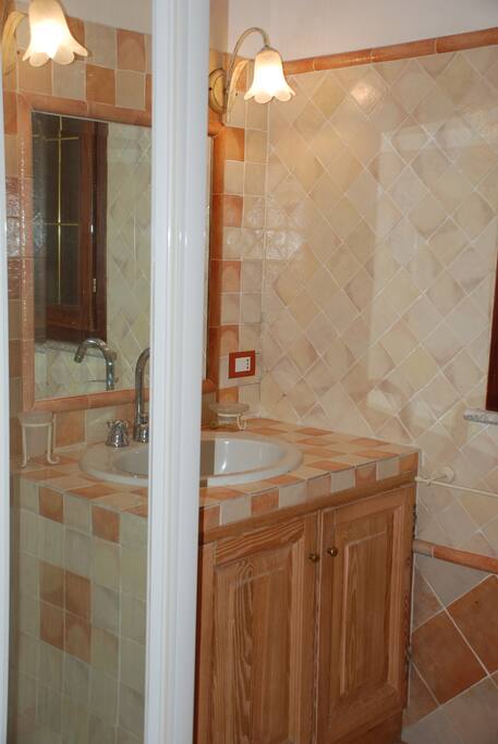 DETTAGLIO BAGNO