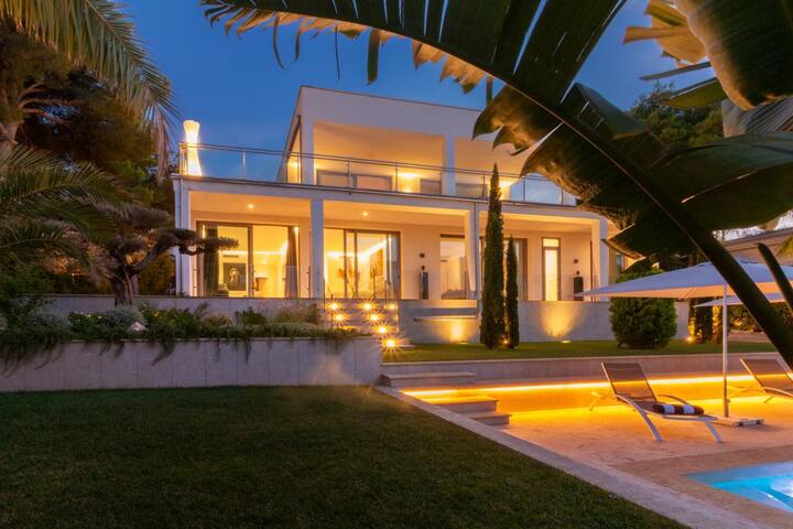 Modern exclusive Villa with Pool and Mountain View gallery image 2