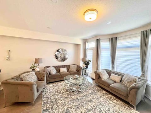 Luxurious Modern 3-Bedroom Townhouse in Vaughan.
