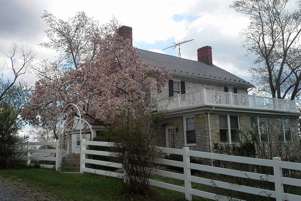 Stone House Mansion 1757 Tucker Room Houses for Rent in