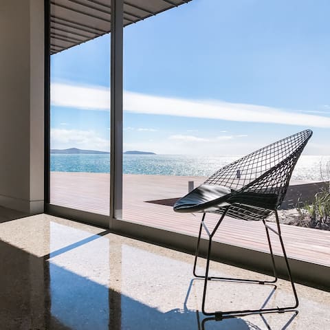 Absolute Beachfront Luxury Beach House gallery image 5