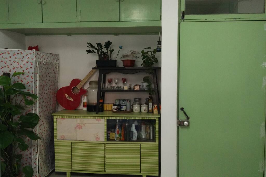 整齐的柜子及绿植