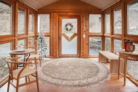 Stylish apartment with pool & garden