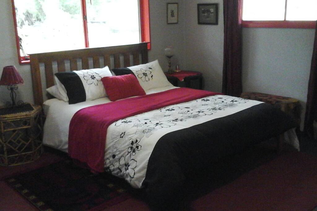 Queensize bed with views of the garden