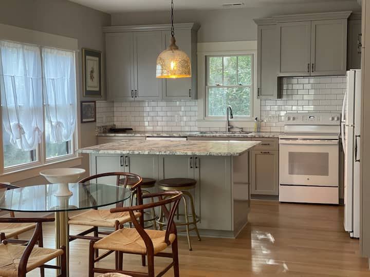 New! Charming Cottage on Forest Hills Estate Houses for Rent in