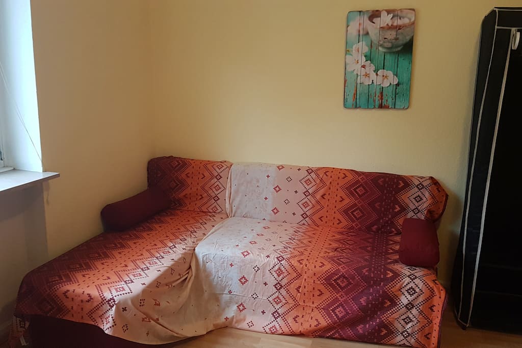 bequeme Sitz- und Schlafcouch