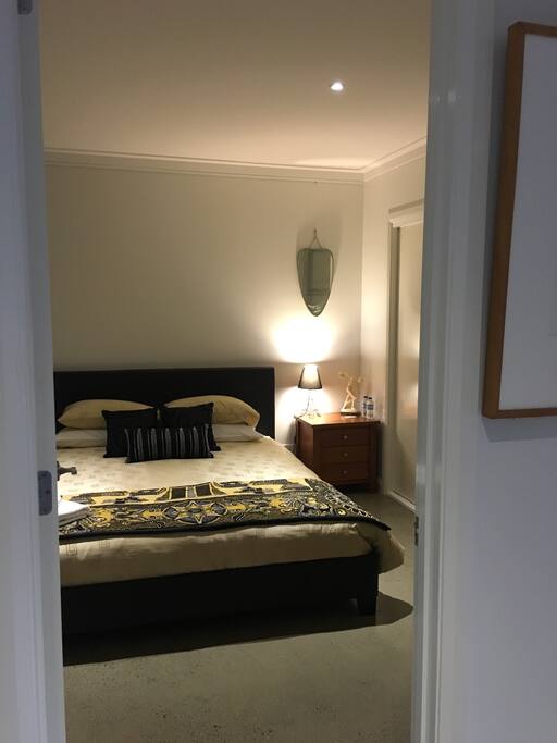 Your room for your stay.
Votre chambre pour votre sèjour.