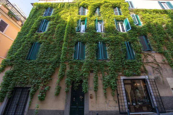 Boschetto Iconic Apartment in Monti 2BDR 4PAX gallery image 2