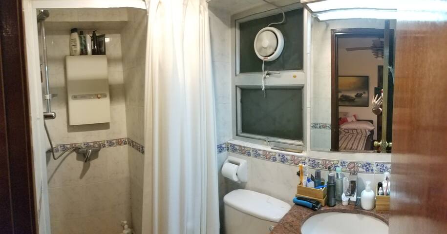 Seaside 2BR for Comfy Getaway, Central in 10 mins gallery image 5