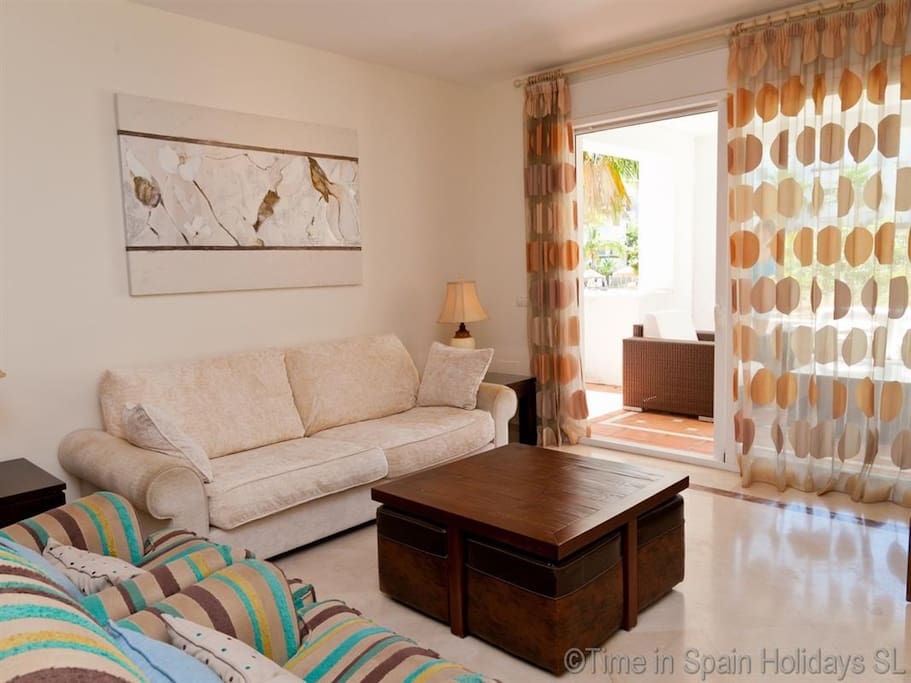 Lounge with air conditioning and Sky tv