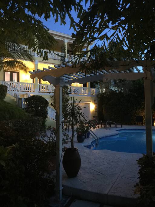 Big House - perfect location...
Seafront, docks, pool