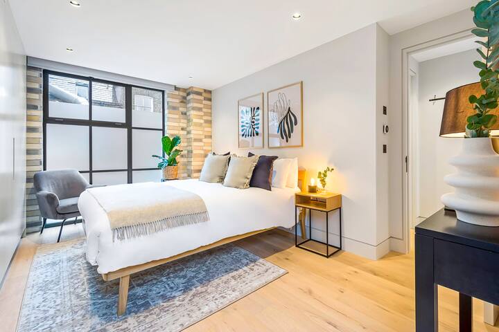 Luxurious Penthouse with Balcony in Bloomsbury gallery image 5