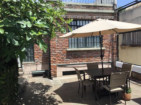 Anuncio de Airbnb popular: Independent studio located in Coyoacán en Coyoacán