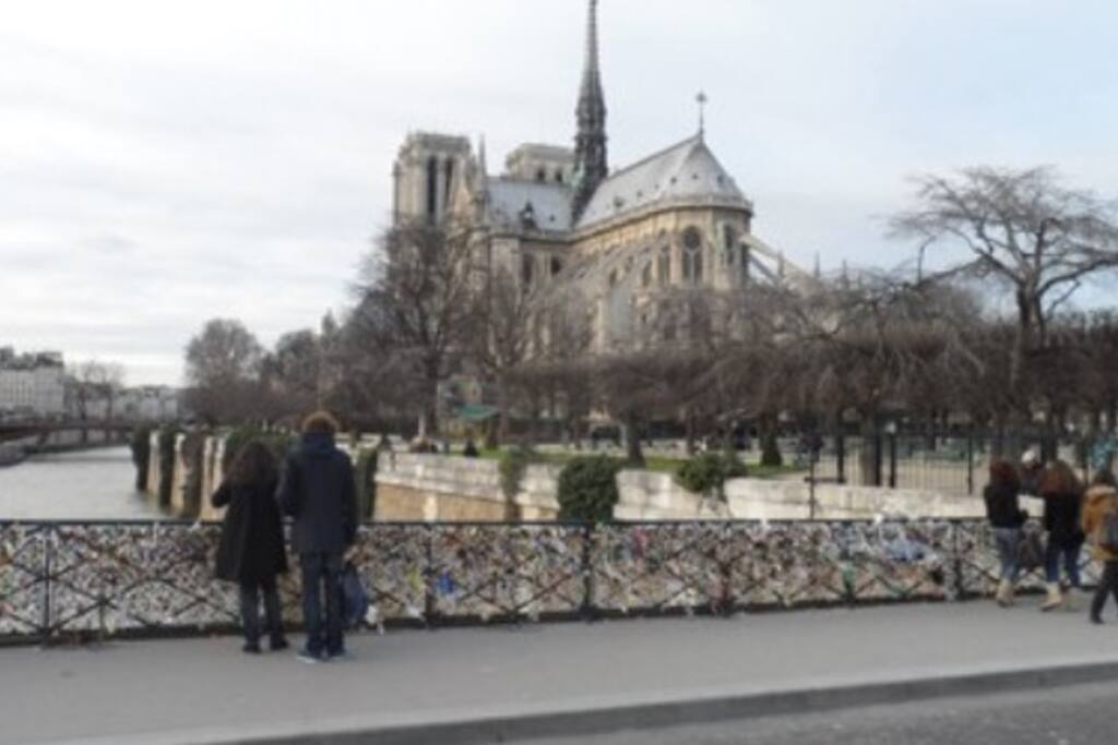 Pont des Arts - 3min walk