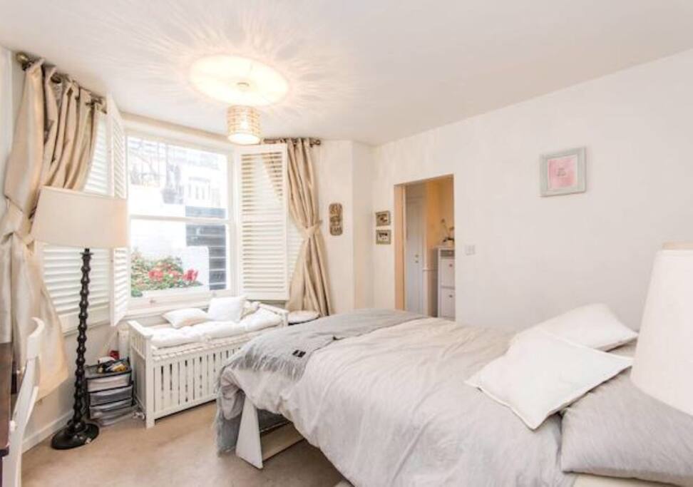 Second bedroom with beautiful bay window