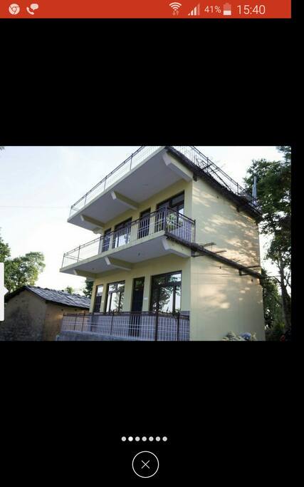 Independent 4 rooms home with lawn , parking , kitchen wd every room