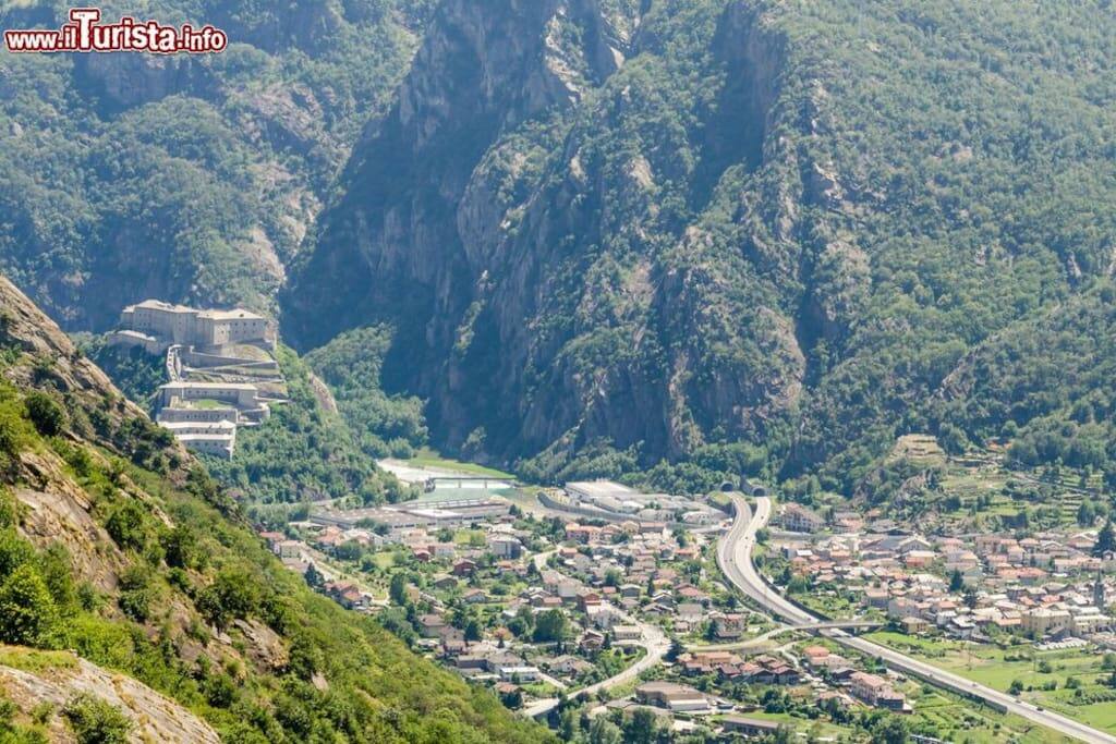 Vista dall alto di hone e bard