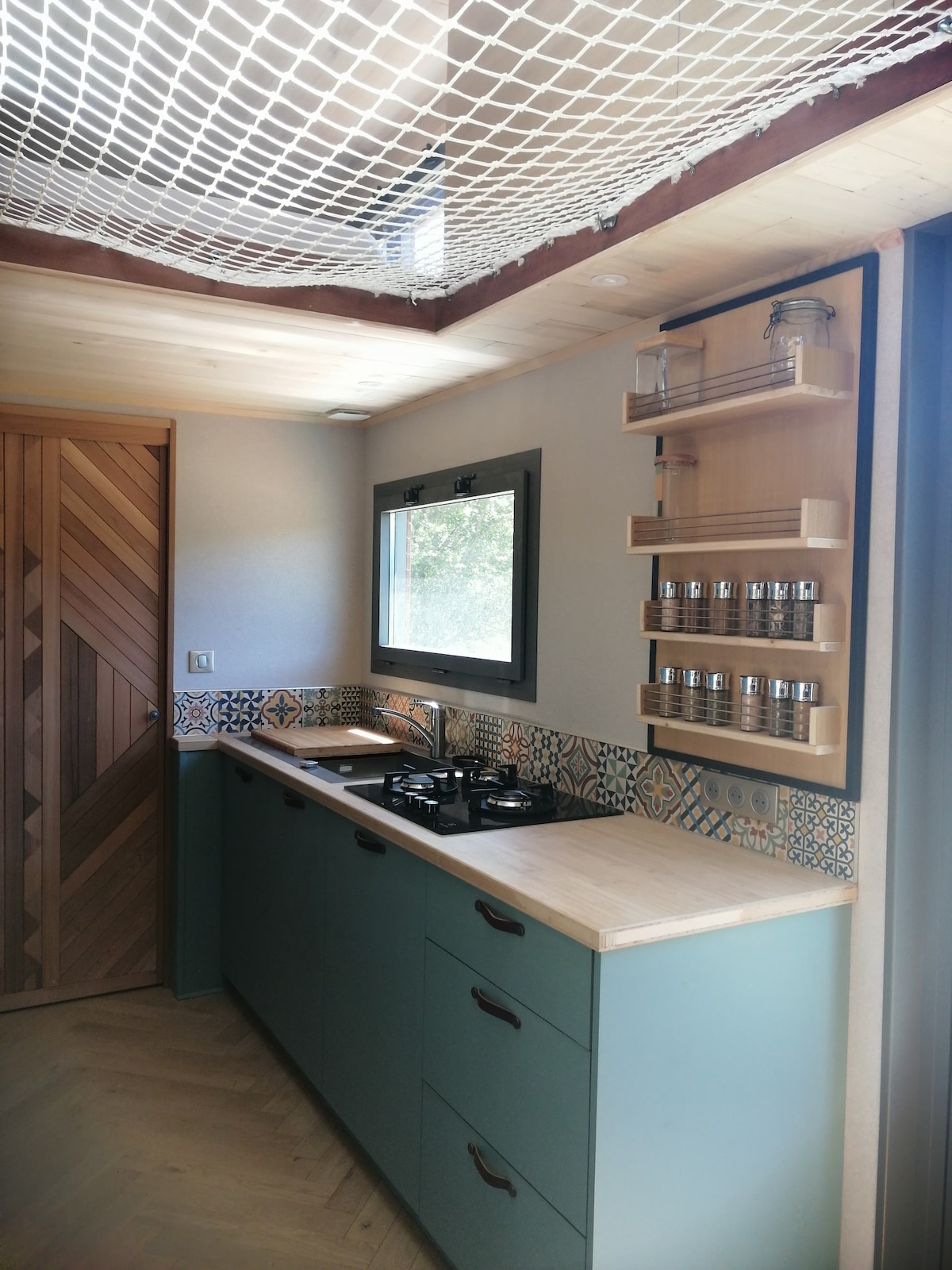 Top Airbnb: Nice Tiny house with cozy decor and pool à Nîmes