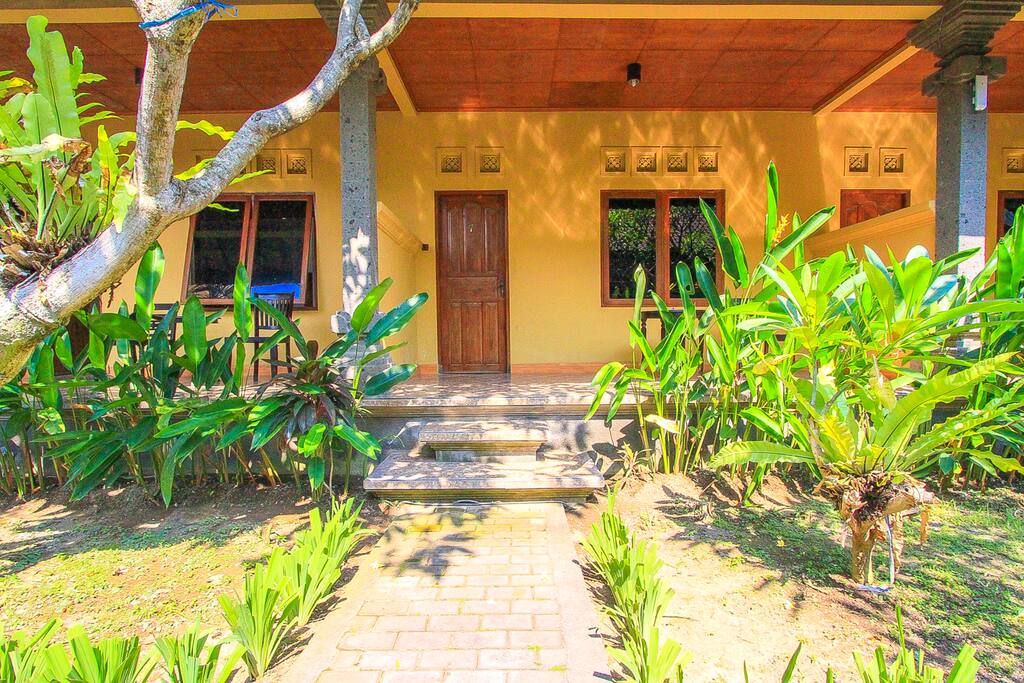 Bungalow's frontage