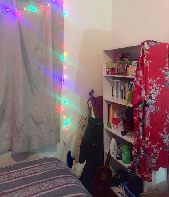 large window with good sunlight during the day