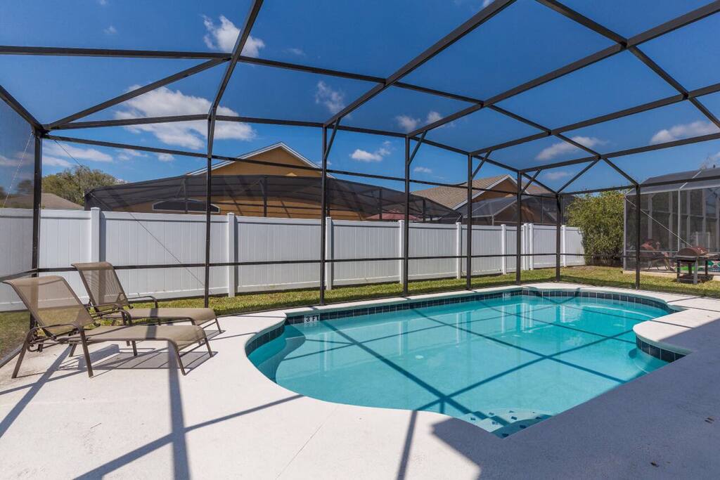 House private pool