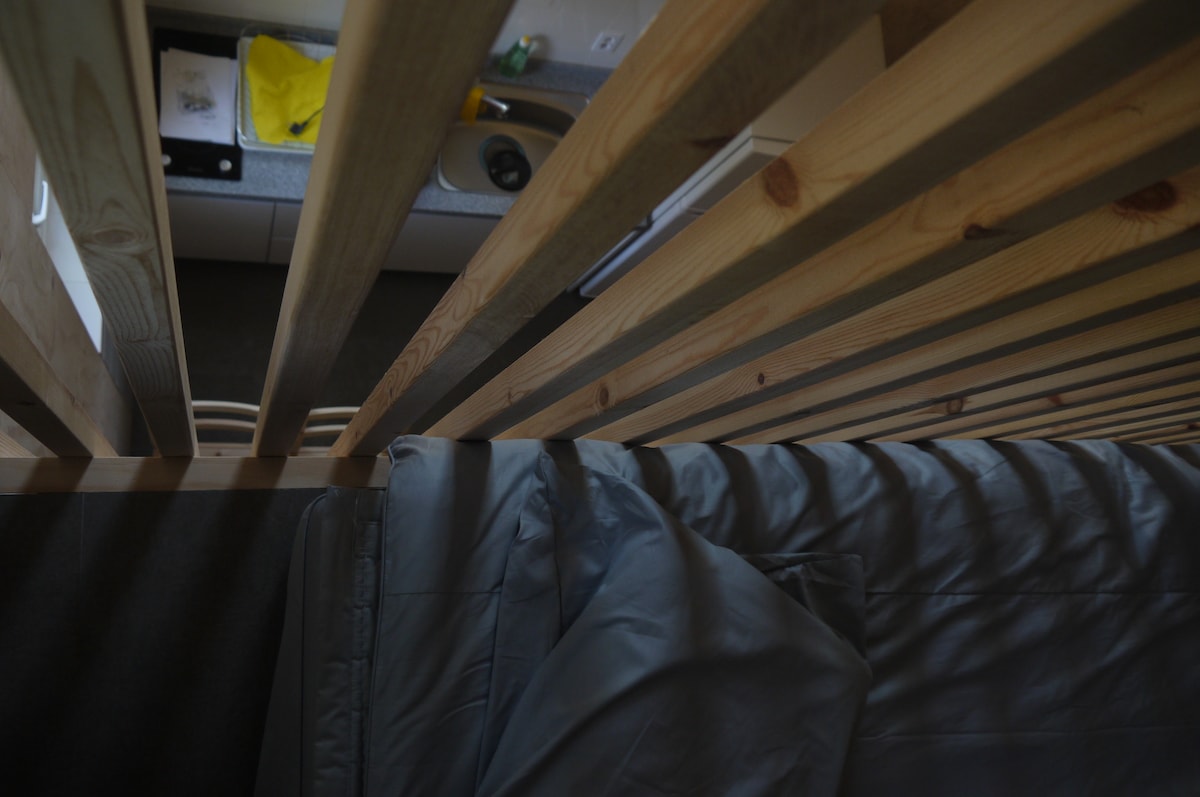 غرفة المعيشة من غرفة النوم العلوية