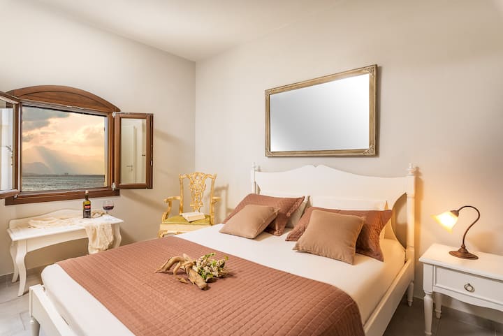Dvokrevetna spavaća soba s veličanstvenim pogledom na more. 