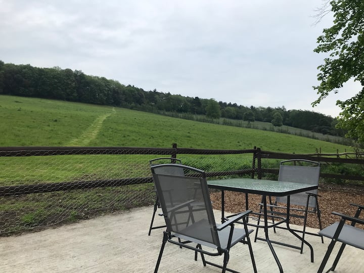 Idyllic, Rural Barn in Henley on Thames. Barns for Rent in