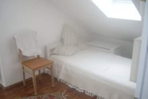 Munich, room + private bathroom, near the trade fair, Allianza.