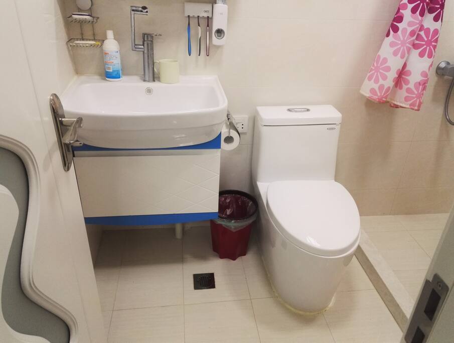 活动式水龙头,刷牙洗脸很方便,