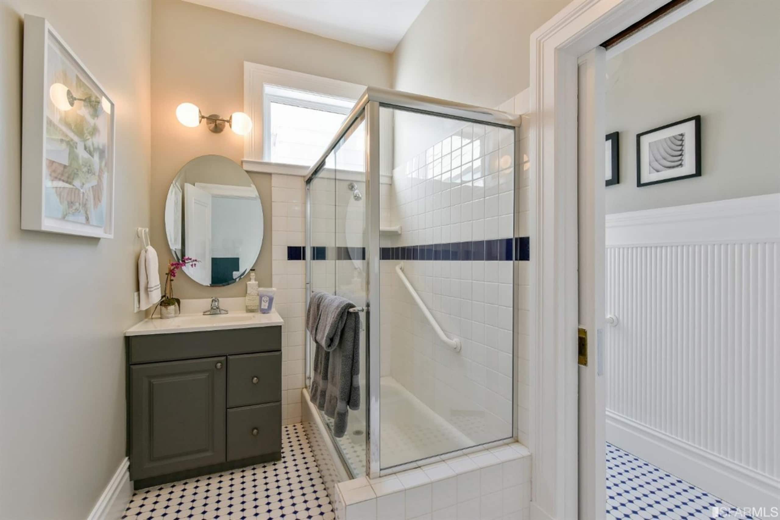 Condo in San Francisco · ★4.96 · 4 bedrooms · 6 beds · 2 baths - Image 14
