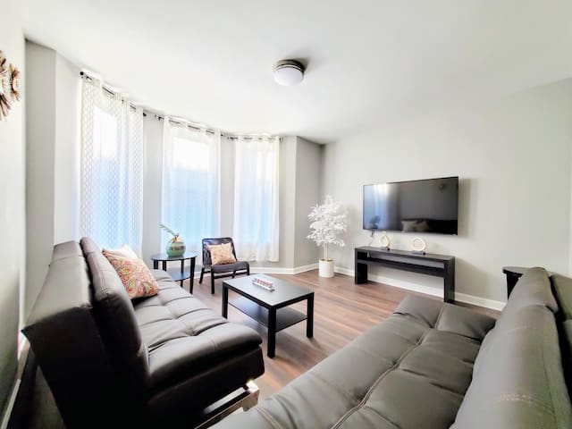 4 #1S – 4 Bedroom with Parking – McCormick Place