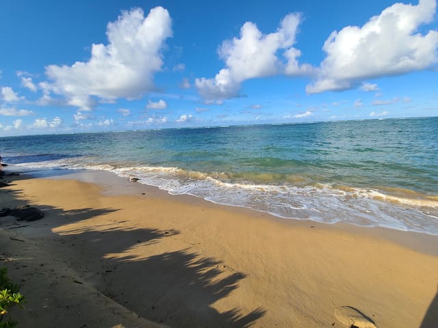 Hale Mahina Beach House gallery image 2