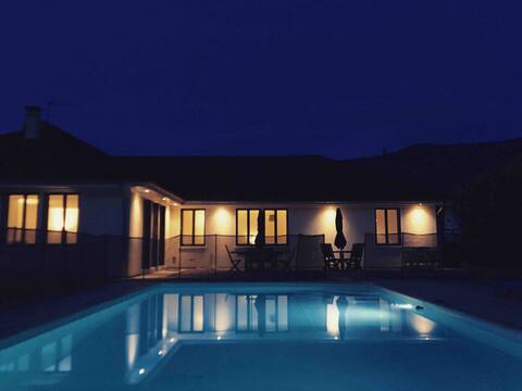 Villa 6 bedrooms 12 people facing the chartreuse