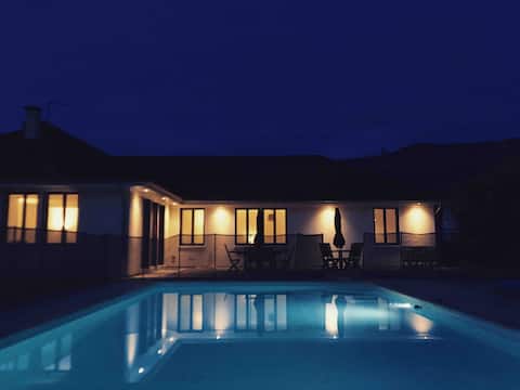 Villa 6 bedrooms 12 people facing the chartreuse