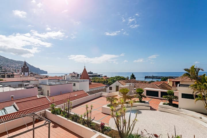 Central Sea View Apartment - Funchal