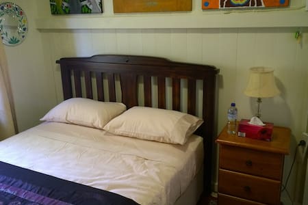 Enjoy the charm of a Rustic Room in Highgate Hill