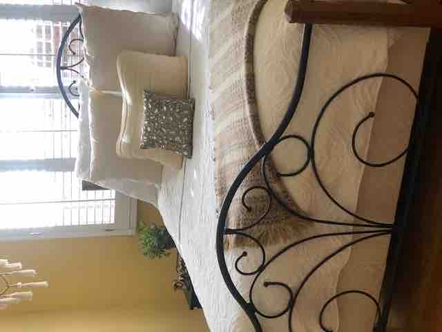 2nd bedroom/queen bed