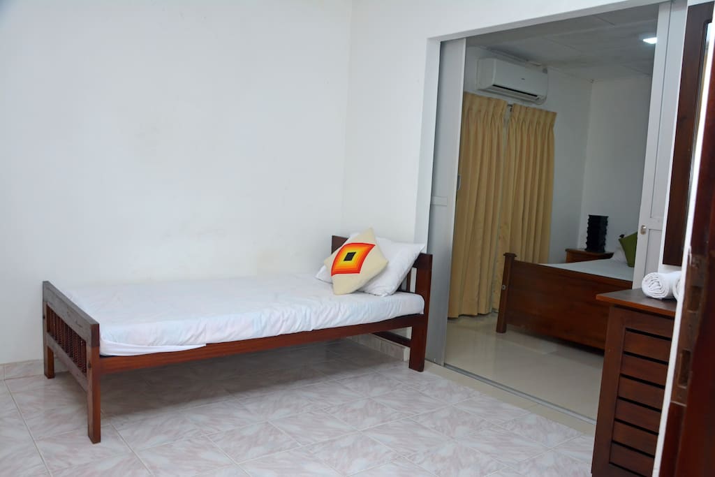Seperate single bed, ideal for kids