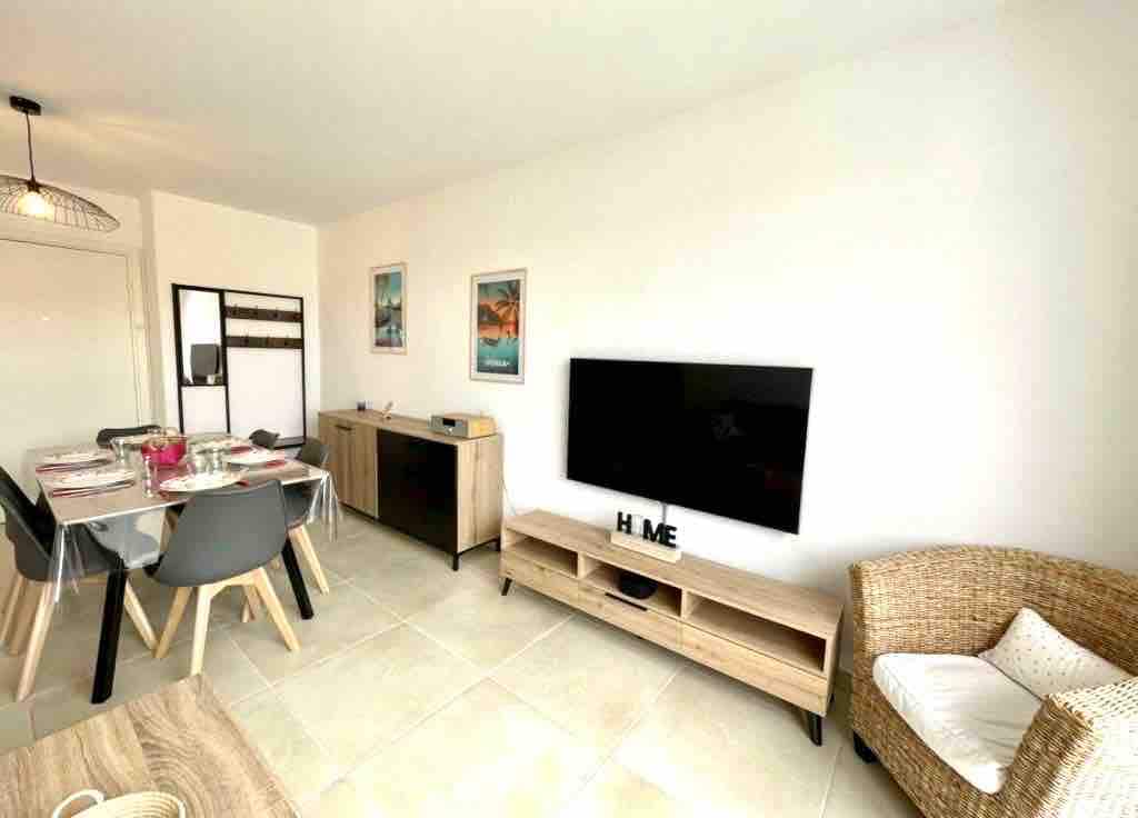 Airbnb performant: The Flamingo - beach 300 m away - terrace - air conditioning à Narbonne