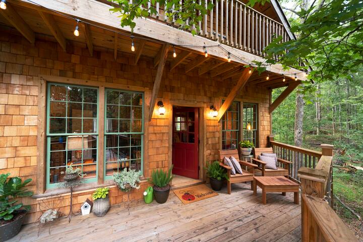The deck is a great place to enjoy morning coffee, an evening glass of wine and the nature that surrounds you. Watch for birds, deer, hummingbirds and wild turkey. A grill is to the left, supplementing a full kitchen.
Credit: Dickersonarts.com