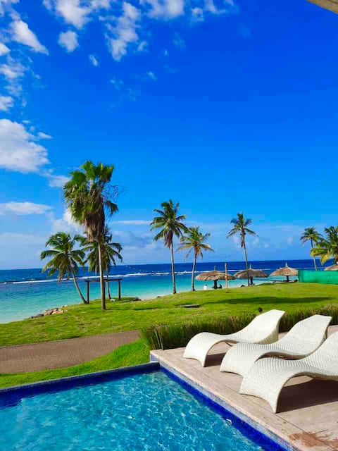 Apartment with a private pool facing the Caribbean