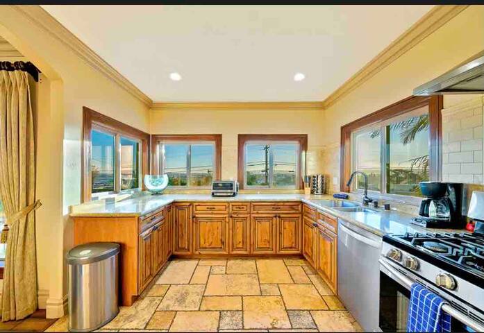 Stunning Views | Rooftop Vista, Pool & Spa gallery image 4