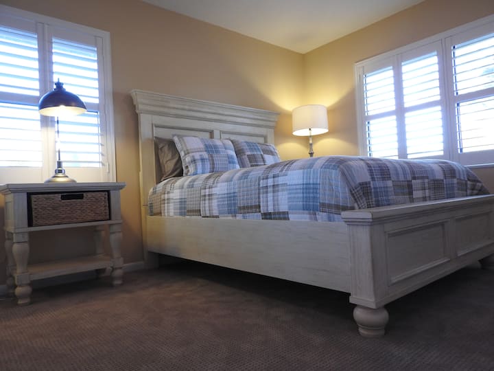 Huésped 1, colchón firme de cama queen y televisor de 42pulgadas por cable.